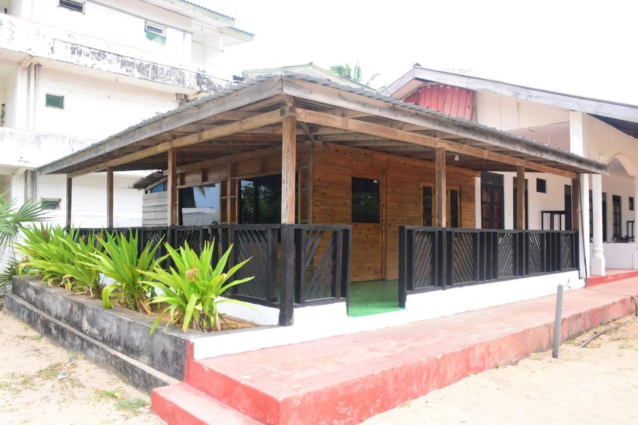 Alfresco Beach Hotel Uppuveli ภายนอก รูปภาพ
