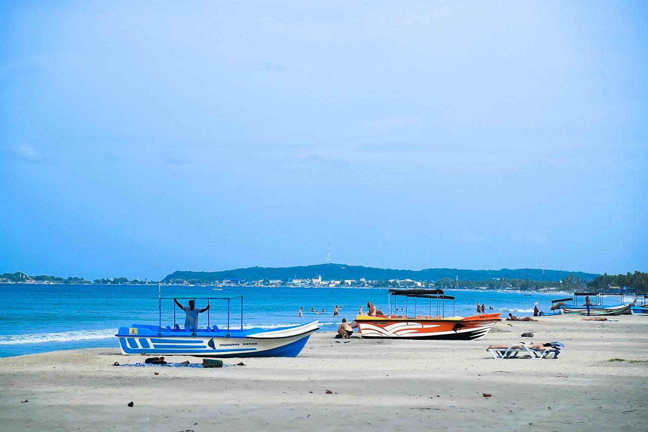 Alfresco Beach Hotel Uppuveli ภายนอก รูปภาพ
