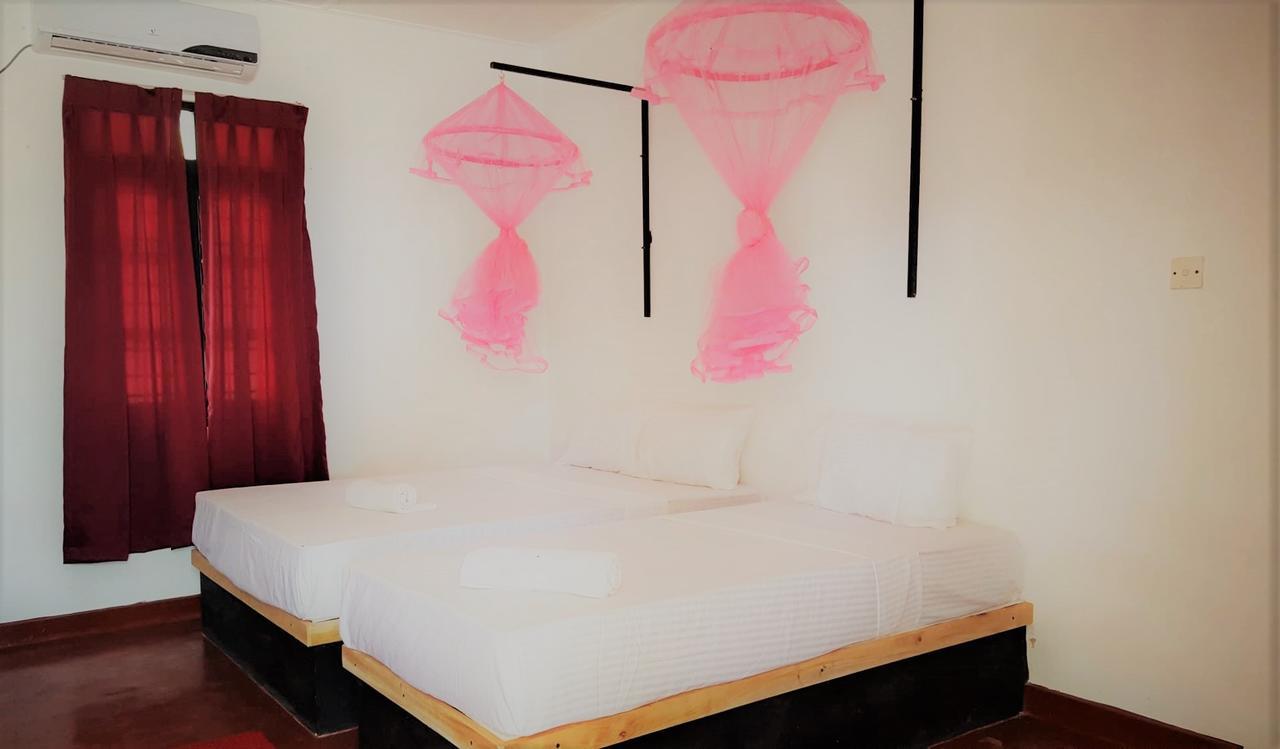 Alfresco Beach Hotel Uppuveli ภายนอก รูปภาพ